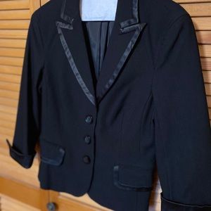 Bebe shrunken tuxedo jacket-goes great with jeans